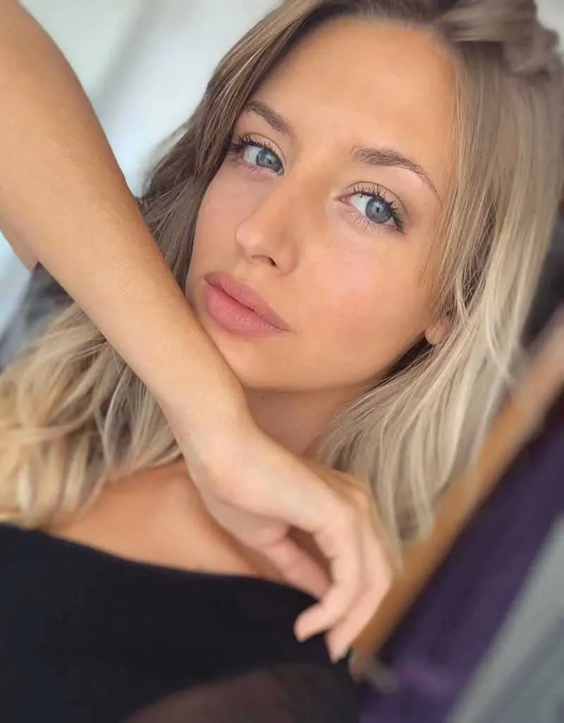  Antonella  P.. - Edecanes CDMX - Agencia de Modelos