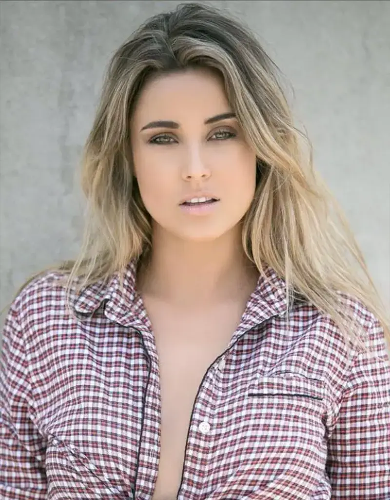  Aline M.. - Edecanes CDMX - Agencia de Modelos